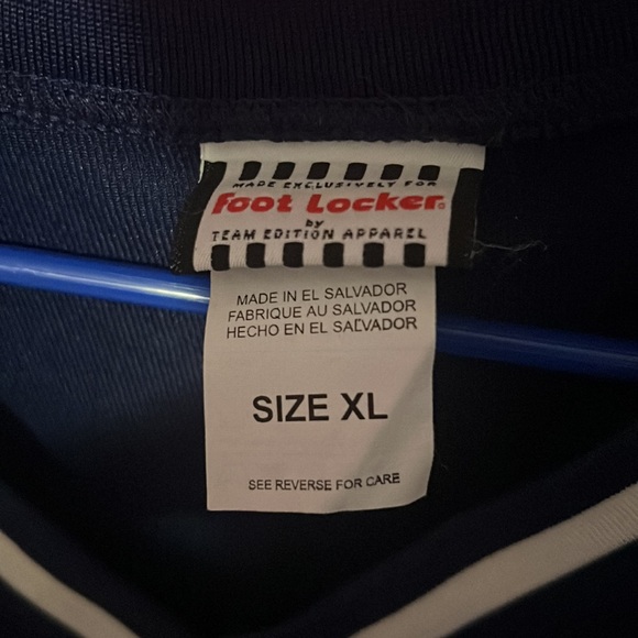 Foot Locker University of Illinois Number 30 basketball Size Xl - Picture 3 of 4